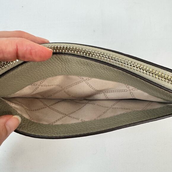 Michael Kors Jet Set Charm Pebbled Leather Clutch Wristlet Wallet Gold Hardware - Picture 9 of 10